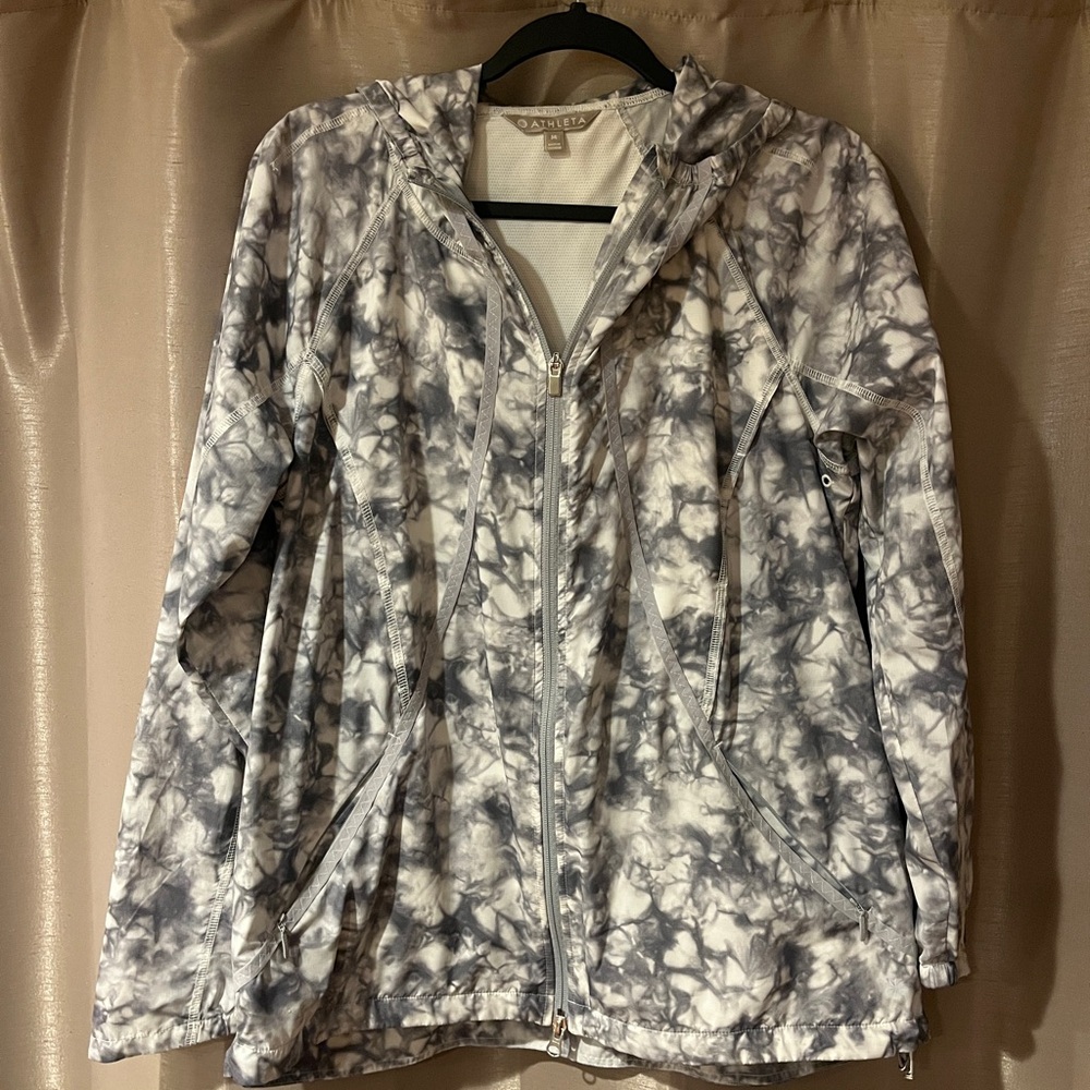 Athleta Gray Ski & Snow Jacket with Hood and Camouflage Design